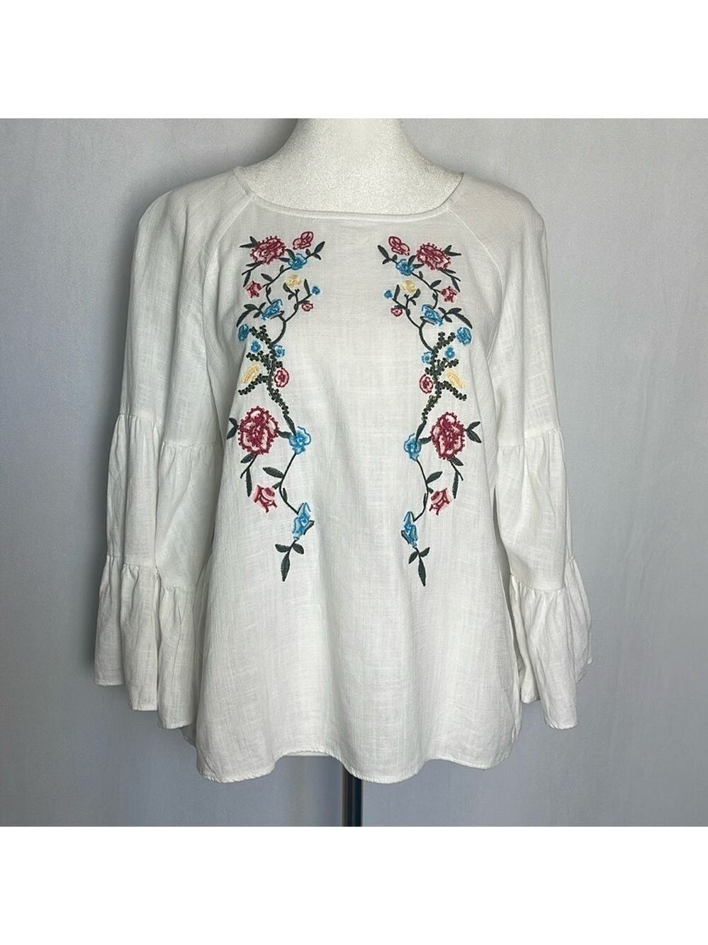 Chelsea & Theodore Embroidered Floral Size M White Linen Boho Flare Sleeve EUC